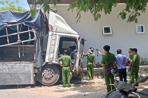 Khởi tố hình sự vụ xe tụt dốc tại triền núi Tà Zôn khiến 3 người tử vong