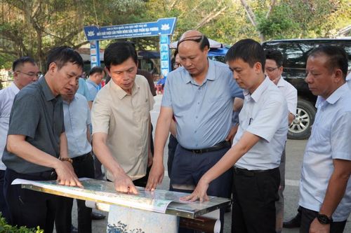 Thứ trưởng Bộ Xây dựng Lê Anh Tuấn khảo sát, kiểm tra hướng tuyến Dự án nâng cấp, mở rộng đường Hồ Chí Minh