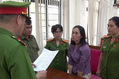 Người phụ nữ bị bắt vì ở lì trong nhà người khác