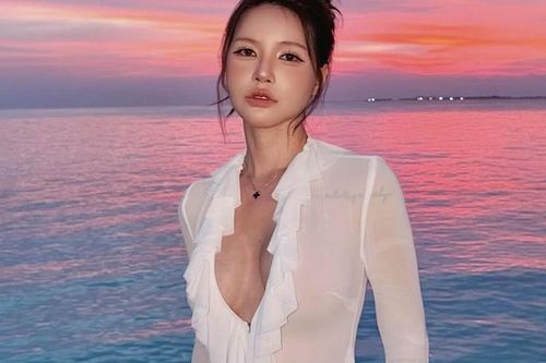 Chị đẹp cưới chồng kém 9 tuổi, sinh 2 con vẫn đẹp ngỡ ngàng,U40 nhưng visual trẻ như gái đôi mươi