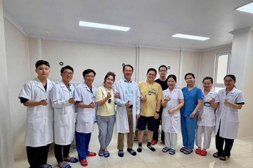 Bác sĩ Việt cứu du khách Mỹ thoát khỏi 'cửa tử' sau cơn đau ngực tại Sa Pa