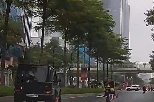 Hà Nội: Xác minh tài xế tông xe khiến người đi bộ tử vong