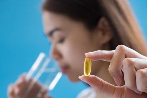 Cảnh báo nguy cơ từ thói quen uống vitamin mỗi ngày