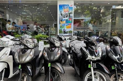 Tiêu thụ xe máy xăng vẫn ổn định nhưng sẽ đối mặt nhiều sóng gió