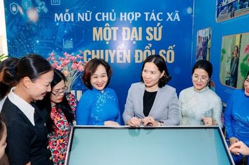 Phụ nữ Thủ đô tiên phong ứng dụng công nghệ chuyển đổi số trong kinh tế tập thể