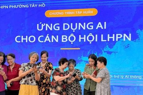 Phụ nữ Tây Hồ chủ động thích ứng công nghệ mới