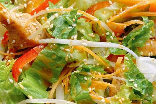 Cách làm salad ức gà đơn giản, thơm ngon, không ngán tại nhà cho ngày nắng nóng