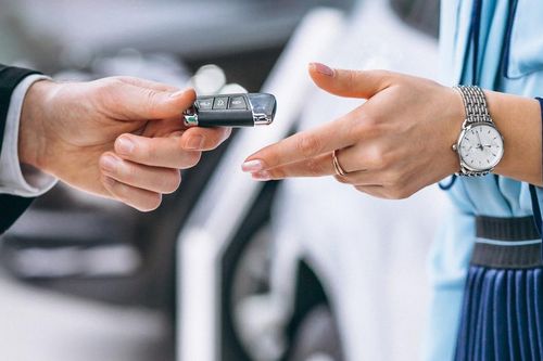 Sếp và bạn thân nhờ vả cùng 1 việc, người EQ cao xử lý khéo léo không làm mất lòng ai