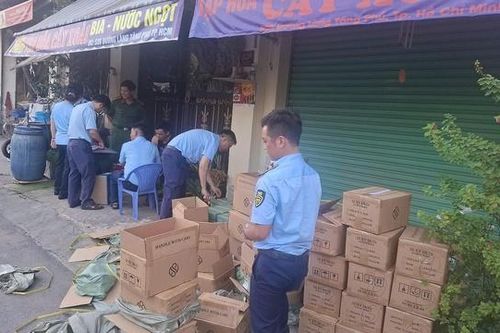 Phát hiện cơ sở kinh doanh mỹ phẩm 'chui', chứa hàng nghìn sản phẩm không rõ nguồn gốc ở TPHCM