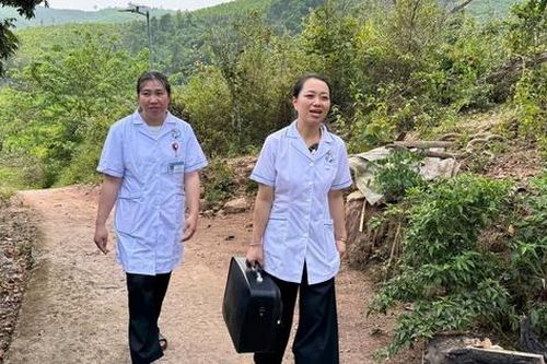 Y tế cơ sở vượt khó chăm sóc sức khỏe người dân vùng cao