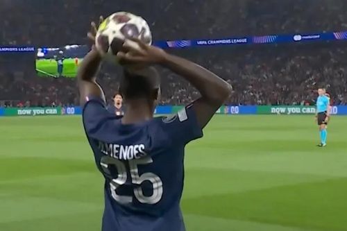 Bài ném biên gây chú ý của PSG