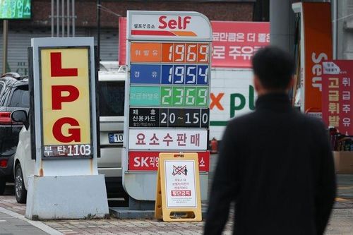 Hỗ trợ tiền mặt cho 32,5 triệu người giữa áp lực giá năng lượng