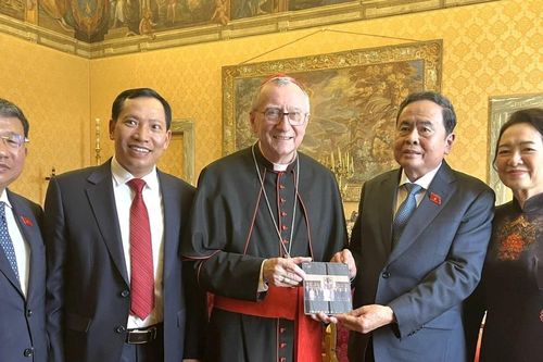 Chủ tịch Quốc hội Trần Thanh Mẫn gặp Thủ tướng Tòa thánh Vatican, Hồng y Pietro Parolin