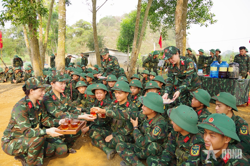 Sư đoàn 324 (Quân khu 4): Mát lành 'Bát nước thao trường' giữa mùa nắng nóng