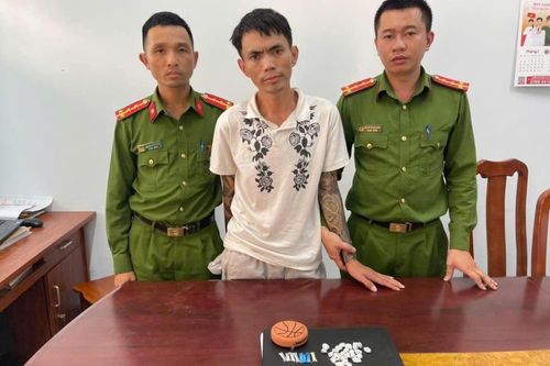 Bắt quả tang đối tượng buôn ma túy