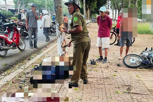 Đắk Lắk: Xe máy chở 3 tông vào gốc cây, 2 người tử vong