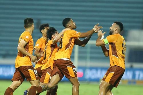 Thua HA.GL trên sân nhà, Nam Định sắp trở thành cựu vô địch