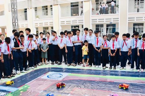 Hơn 1.600 học sinh trải nghiệm Robotics, vẽ tranh cùng AI