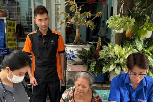 Y tế TPHCM: 'Xóa' rào cản thăm khám định kỳ