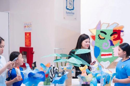 Học sinh dùng nghệ thuật kể câu chuyện về văn hóa và bản sắc Việt