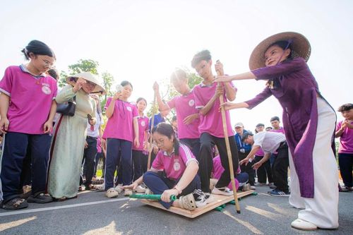 Đưa lịch sử đến học sinh qua giáo dục di sản 'Cải cách của Hoàng đế Minh Mạng'