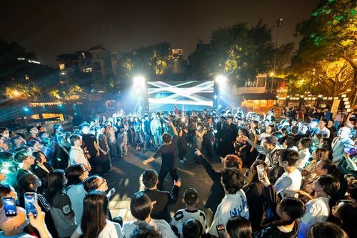 Kể câu chuyện biến đổi khí hậu qua vũ đạo 'Nước' tại Văn Miếu