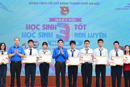 Hà Nội tuyên dương 68 học sinh '3 rèn luyện' và '3 tốt' tiêu biểu cấp thành phố