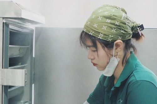 Góc khuất sau những phiên livestream triệu view