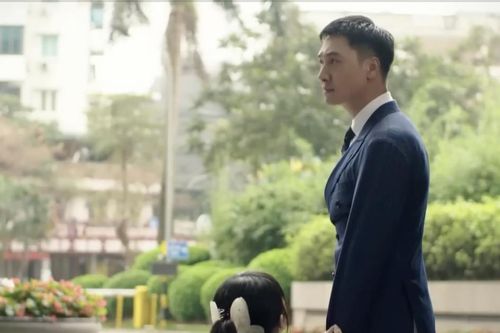 Diễn viên Ngọc Thủy lên tiếng về cảnh quỳ gối trước Mạnh Trường