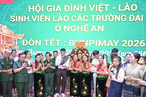 Hội Gia đình Việt - Lào tổ chức đón Tết Bunpimay
