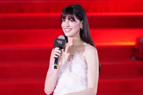 Anne Hathaway hóa nàng thơ trong chiến dịch quảng bá phim mới