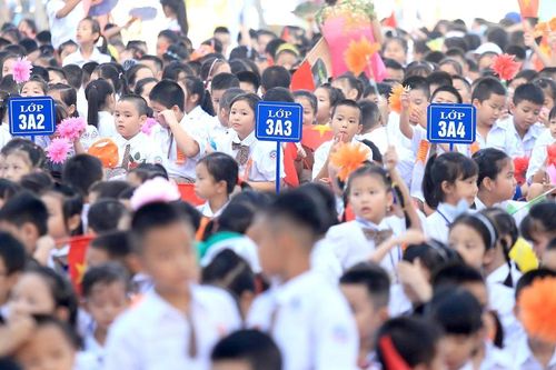 Hà Nội xây thêm gần 1.000 trường học, có giải được bài toán thiếu trường, lớp học quá tải?