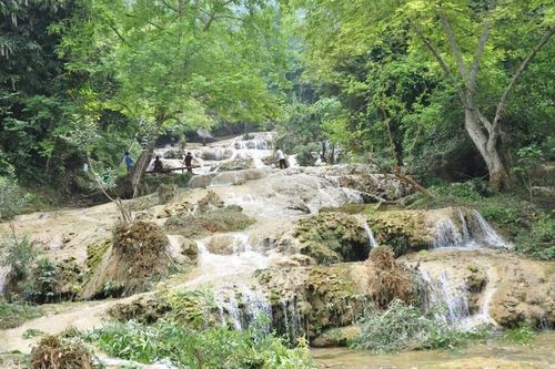 Du lịch suối, thác hấp dẫn du khách dịp hè