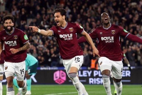West Ham nhấn chìm Wolves, đẩy Tottenham xuống vị trí thứ 18 trên BXH