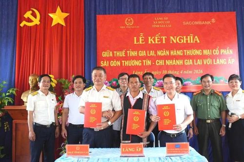 Thuế tỉnh Gia Lai kết nghĩa với làng Hrang và làng Ấp