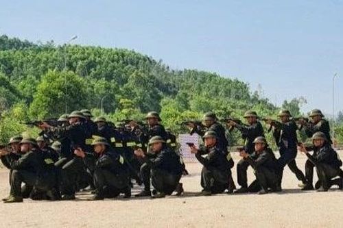 Bắn đạn thật tại trường bắn Trung đoàn Bộ binh 739 từ 14 đến 17-4