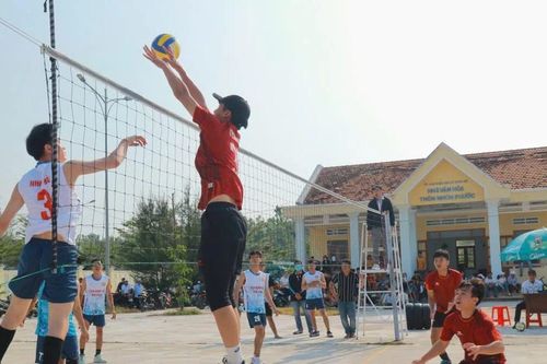 7 đội bóng tranh tài tại Giải bóng chuyền nam phường Quy Nhơn Đông