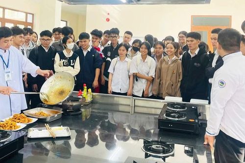 Hướng nghiệp từ xưởng thực hành