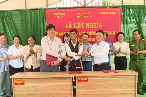 Văn phòng Tỉnh ủy Gia Lai kết nghĩa với thôn 5 và thôn Bi Giông