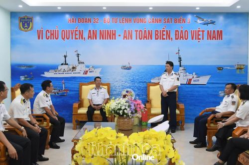 Học viện Hải quân trao đổi kinh nghiệm tại Hải đoàn Cảnh sát biển 32