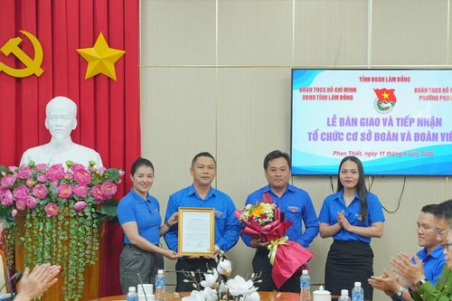 Đoàn Thanh niên UBND tỉnh Lâm Đồng bàn giao tổ chức cơ sở Đoàn về địa phương