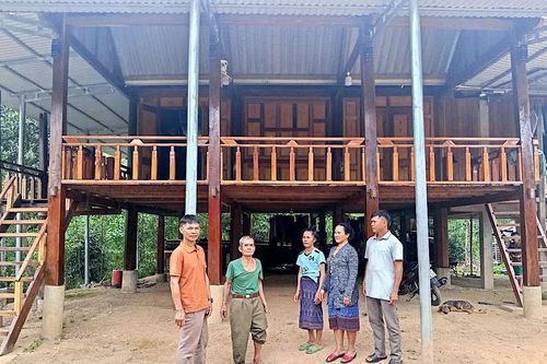 Người 'vác' việc bản