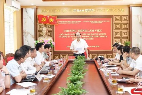 Đoàn công tác của Hiệp hội Doanh nghiệp tỉnh, Công ty TNHH MTV Xổ số kiến thiết Sơn La làm việc với xã Mường Chiên