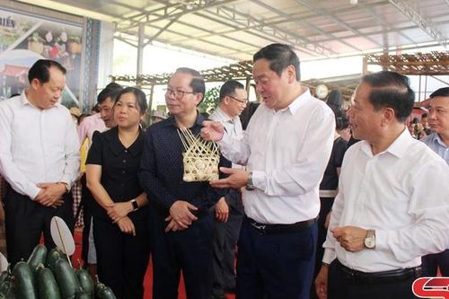 Quảng bá văn hóa dân tộc và sản phẩm nông nghiệp xã Mường É