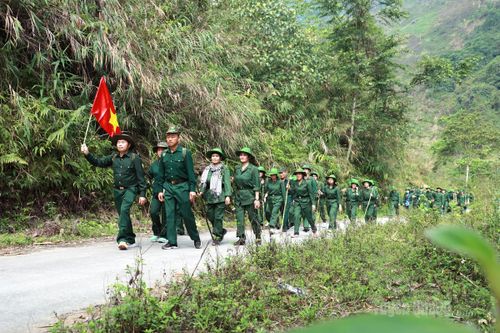 Hành quân theo bước chân anh
