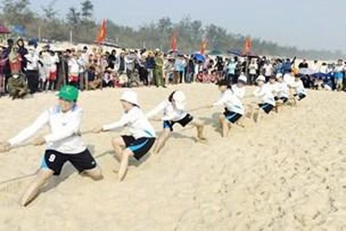 Sôi nổi giải kéo co khởi động mùa du lịch biển Phong Phú năm 2026