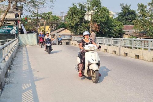 Cầu xây xong... phải đợi đường dẫn