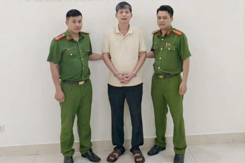 Hà Nội: Bắt tạm giam tài xế đỗ ô tô chắn barie, gây rối tại chung cư Hinode