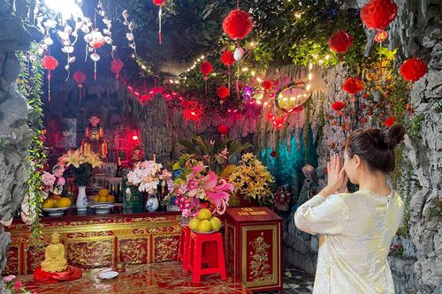Phủ Dầy: Điểm dừng chân của du khách tìm về tĩnh tại
