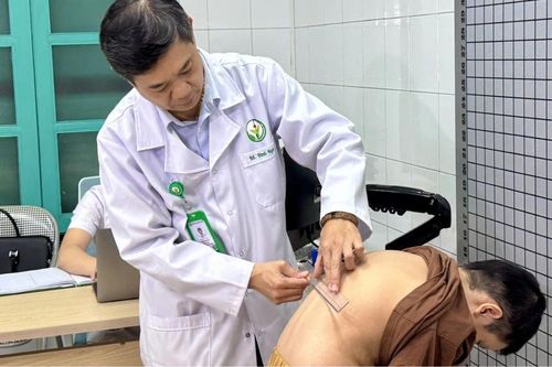 Phát hiện và điều trị sớm vẹo cột sống, tránh hậu quả nặng nề